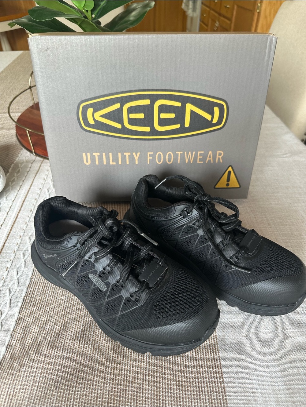 KEEN Women’s Black Athletic Utility Sneakers